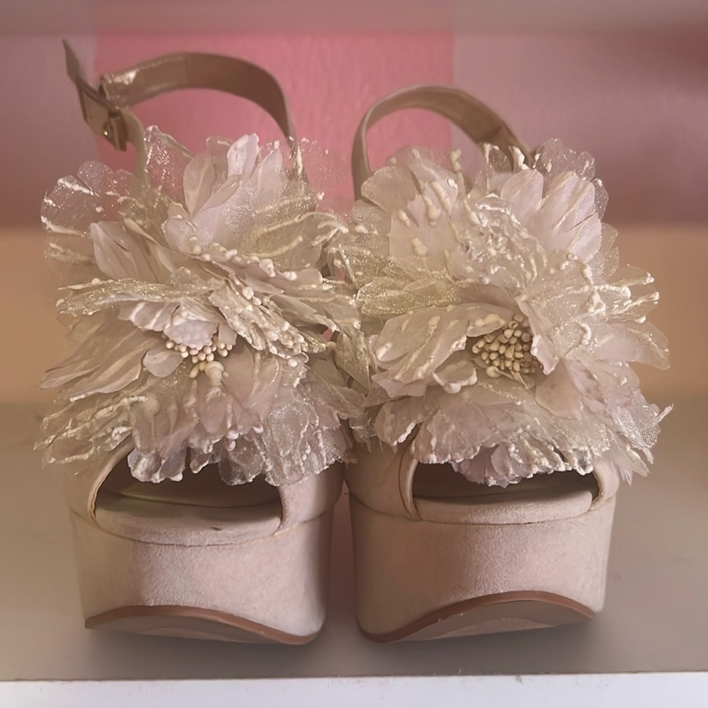 Baker’s Floral Wedges Sz 9